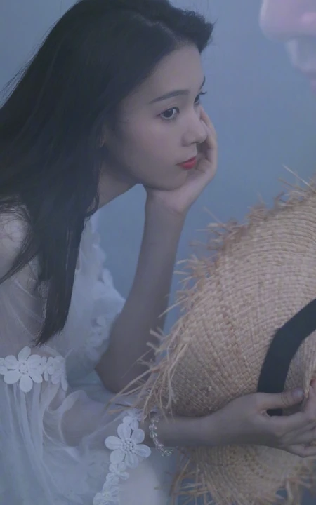 陈瑶唯美梦幻户外写真，白裙飘飘仙气十足