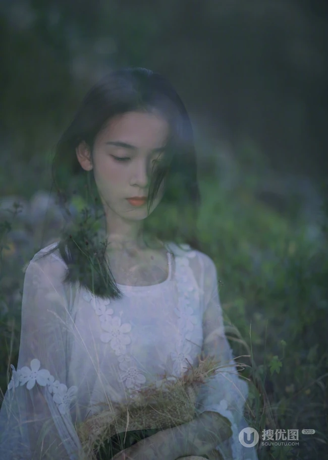 陈瑶唯美梦幻户外写真，白裙飘飘仙气十足