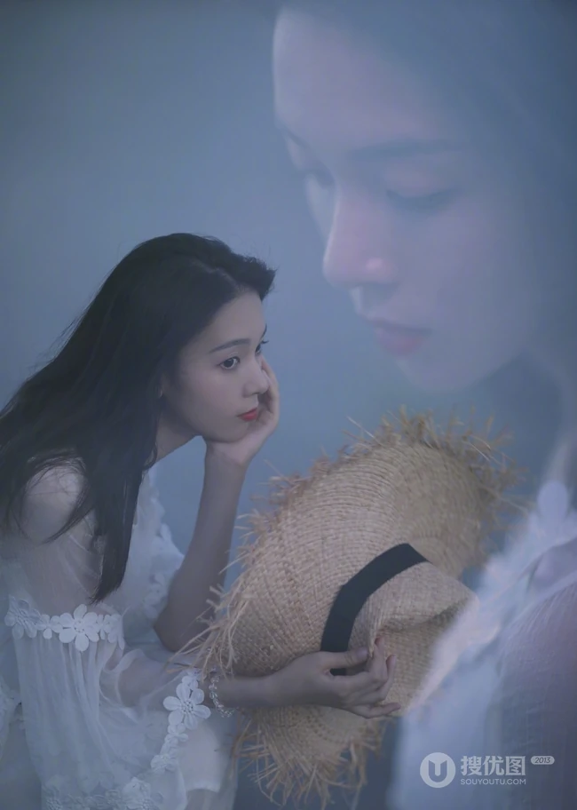 陈瑶唯美梦幻户外写真，白裙飘飘仙气十足