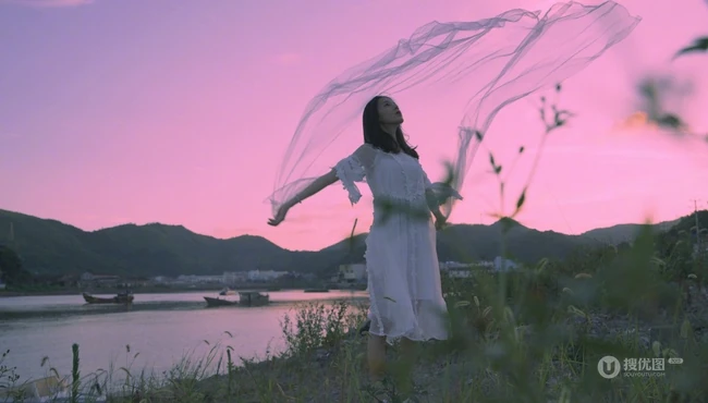陈瑶唯美梦幻户外写真，白裙飘飘仙气十足