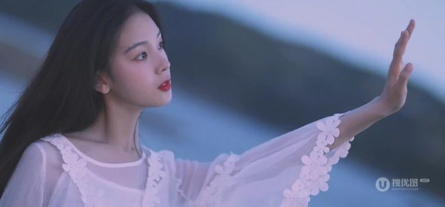 陈瑶唯美梦幻户外写真，白裙飘飘仙气十足