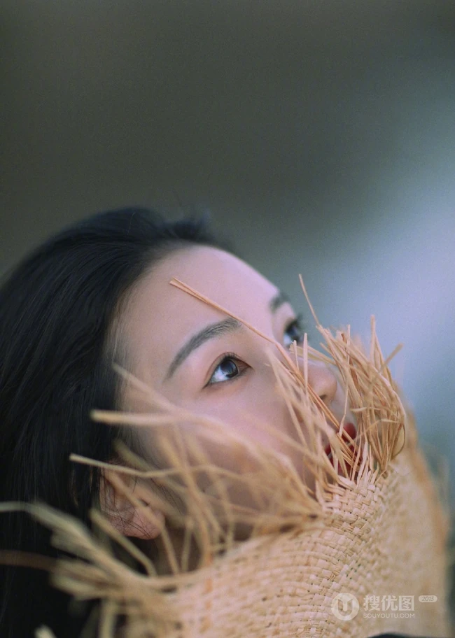 陈瑶唯美梦幻户外写真，白裙飘飘仙气十足