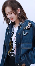 刘诗诗甜美温婉牛仔服黑裙酷美写真图片