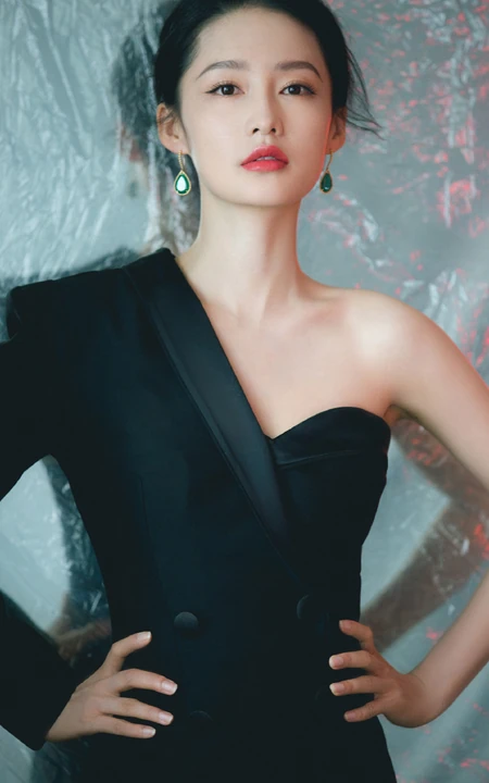 性感女明星李沁黑色连衣裙自带女王气质手机壁纸
