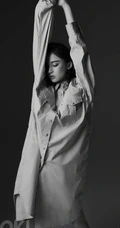 古力娜扎精彩ok杂志写真图片，露肩装褶皱裙高冷气质