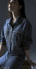 古力娜扎精彩ok杂志写真图片，露肩装褶皱裙高冷气质