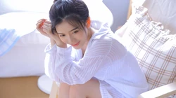 漂亮白皙丸子头美少女着宽大白色透明衬衫好看壁纸图片