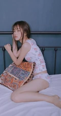 肩带印花睡衣少女居家清新可爱室内家居写真