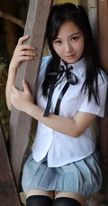 紧身制服短裙匀称少女徐微微户外公园气质写真图集