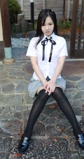紧身制服短裙匀称少女徐微微户外公园气质写真图集