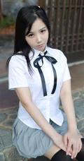 紧身制服短裙匀称少女徐微微户外公园气质写真图集