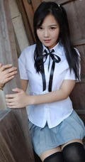 紧身制服短裙匀称少女徐微微户外公园气质写真图集