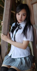 紧身制服短裙匀称少女徐微微户外公园气质写真图集