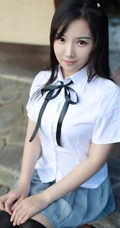 紧身制服短裙匀称少女徐微微户外公园气质写真图集