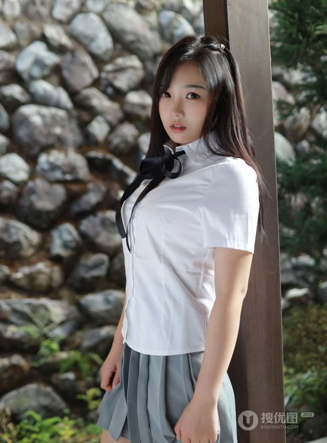 紧身制服短裙匀称少女徐微微户外公园气质写真图集