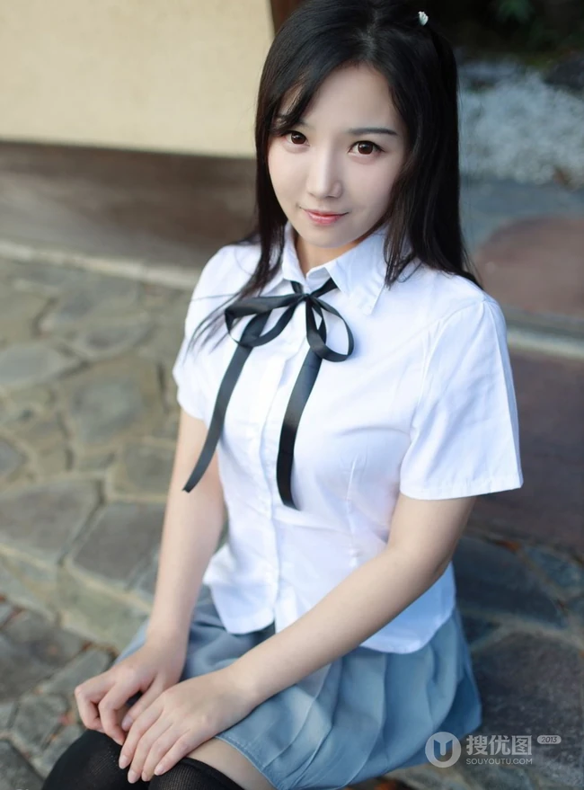 紧身制服短裙匀称少女徐微微户外公园气质写真图集