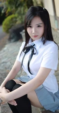 紧身制服短裙匀称少女徐微微户外公园气质写真图集