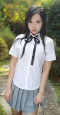 紧身制服短裙匀称少女徐微微户外公园气质写真图集