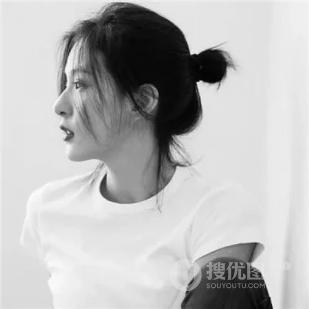 自带气质的各种类型女生高清好看微信黑白头像