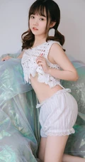 超萌可爱精选少女镂空毛衣配白色短裤小气质写真