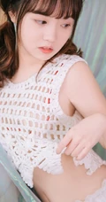 超萌可爱精选少女镂空毛衣配白色短裤小气质写真