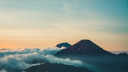 巍峨壮观唯美的山川，湖泊等高清风景桌面壁纸图片