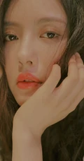 蔡文静草莓短袖装高清近镜头甜美动人写真图片