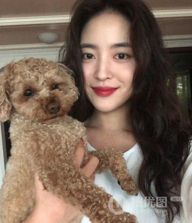 &ldquo;慵懒感&rdquo;长卷发女生图片 适合鹅蛋脸女生的长卷发发型 第7张