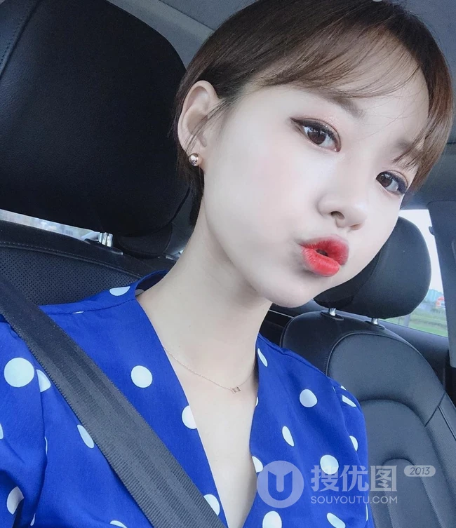 露耳短发女生图片欣赏，清爽帅气清新的女生短发发型 第5张
