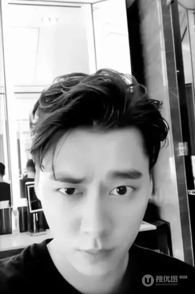潮男李易峰大秀自己新发型图片，你喜欢李易峰的新发型吗？ 第2张