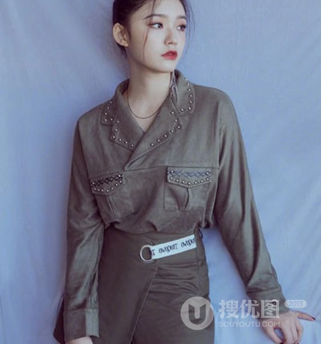 林允最新时尚丸子头造型写真图片，搭配小短裙长腿美美哒