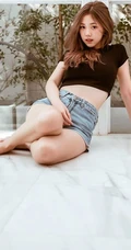 泰国女生kkaimuk气质短款装牛仔短裤高清写真图片