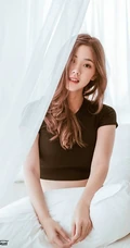 泰国女生kkaimuk气质短款装牛仔短裤高清写真图片