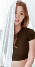 泰国女生kkaimuk气质短款装牛仔短裤高清写真图片