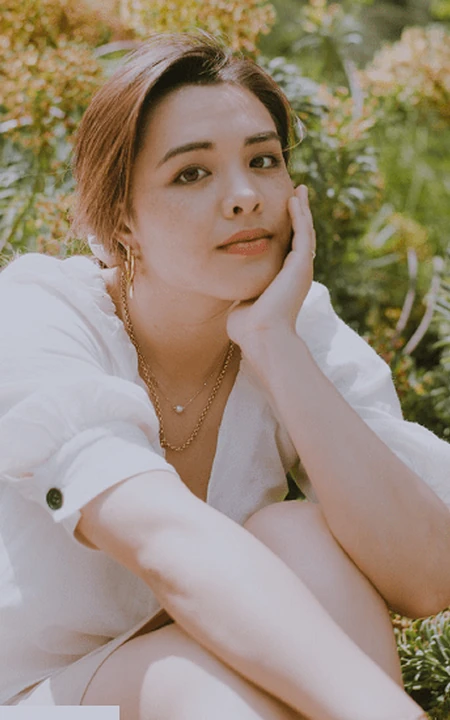 钟丽缇与前夫生的混血大女儿张敏钧晒户外小清新美照