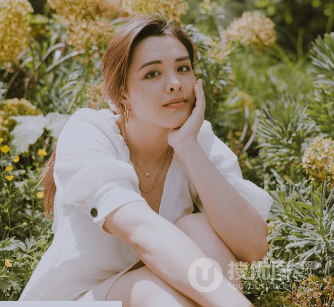 钟丽缇与前夫生的混血大女儿张敏钧晒户外小清新美照
