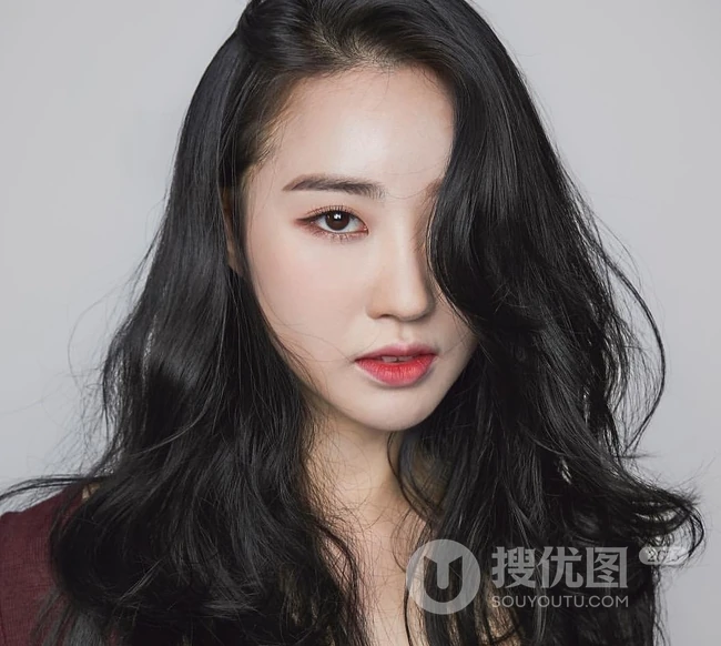 2019最新最流行的时尚潮流女生长发发型发色图集欣赏 第1张
