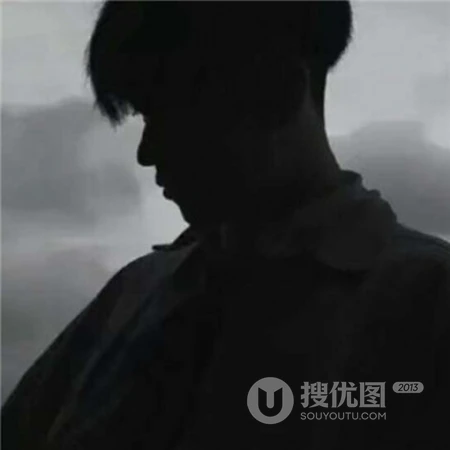 帅气好看的男生伤感侧颜心好累唯美黑白微信头像