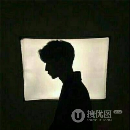 帅气好看的男生伤感侧颜心好累唯美黑白微信头像