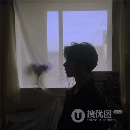 帅气好看的男生伤感侧颜心好累唯美黑白微信头像