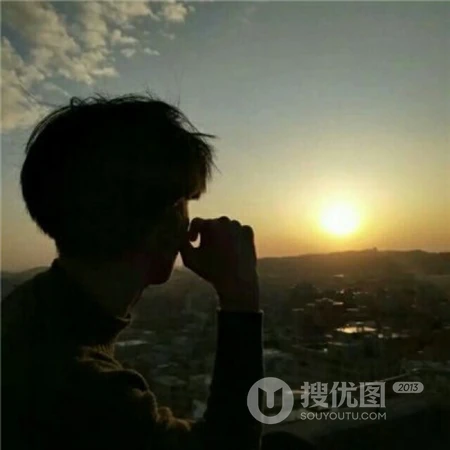 帅气好看的男生伤感侧颜心好累唯美黑白微信头像
