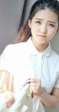 清纯可爱马尾辫女生小叶子制服短裙室内写真照