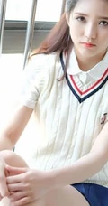清纯可爱马尾辫女生小叶子制服短裙室内写真照