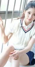清纯可爱马尾辫女生小叶子制服短裙室内写真照