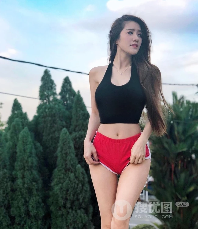 马来气质女生Cherry Quahst气质紧身短裤系列生活照片