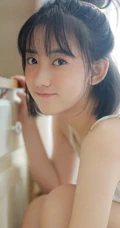 治愈少女肩带小印花睡衣配白短裤，以美食为伴可爱清新写真