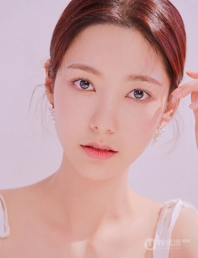韩国女星罗惠美造型优雅，妆容精致bnt高清写真画报