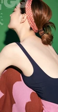女生徐璐时尚高清写真大片，肩带蓝色连衣裙露白皙线条