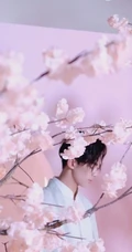 吴磊古装造型贺中秋唯美写真，桃花枝下白衣少年手执纸扇