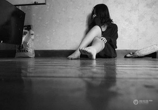 非主流欧女生生孤单一个人略带伤感唯美黑白图片 第7张
